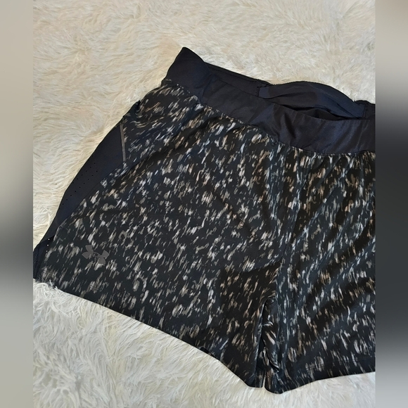 Under Armour Black Patterned Athletic Shorts - Picture 2 of 10
